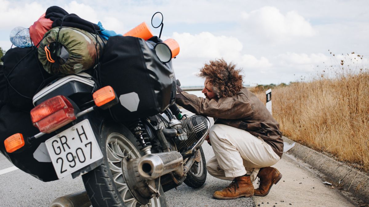 نصب پلاک جدید روی موتورسیکلت