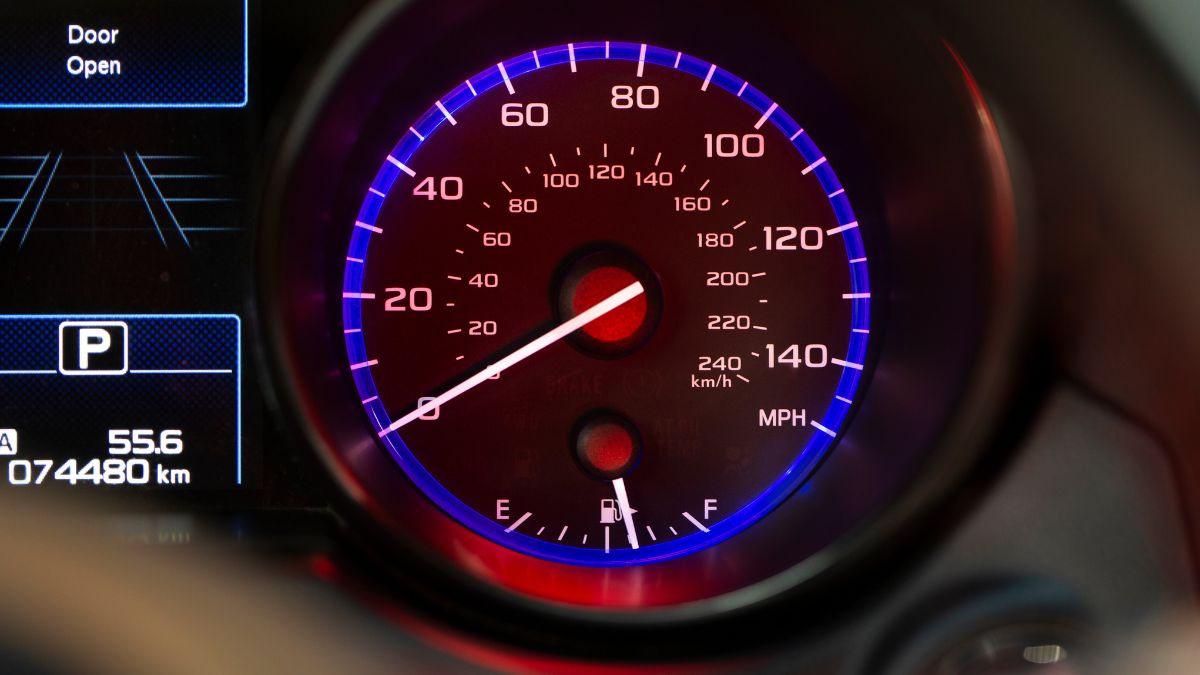 بررسی موتور و صفحه کیلومتر دیجیتال Galaxy JR 300 برای ارزیابی عملکرد، گیربکس CVT و سیستم سوخت‌رسانی اسکوتر